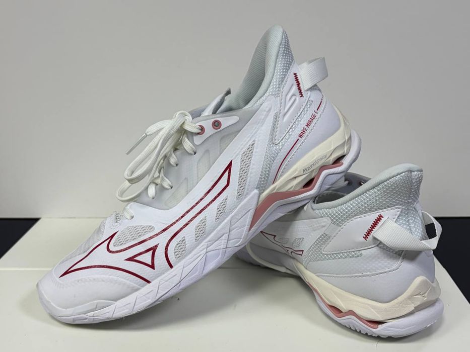 Волейбольні кросівки mizuno