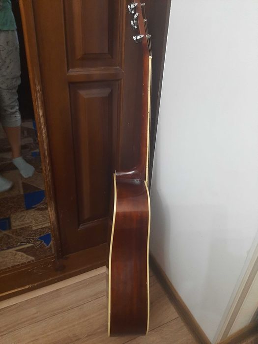продам гитара шестиструнная
