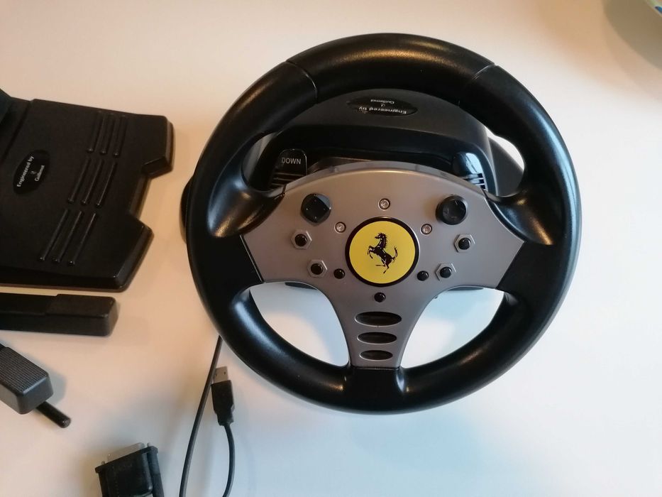 Volante de computador antigo