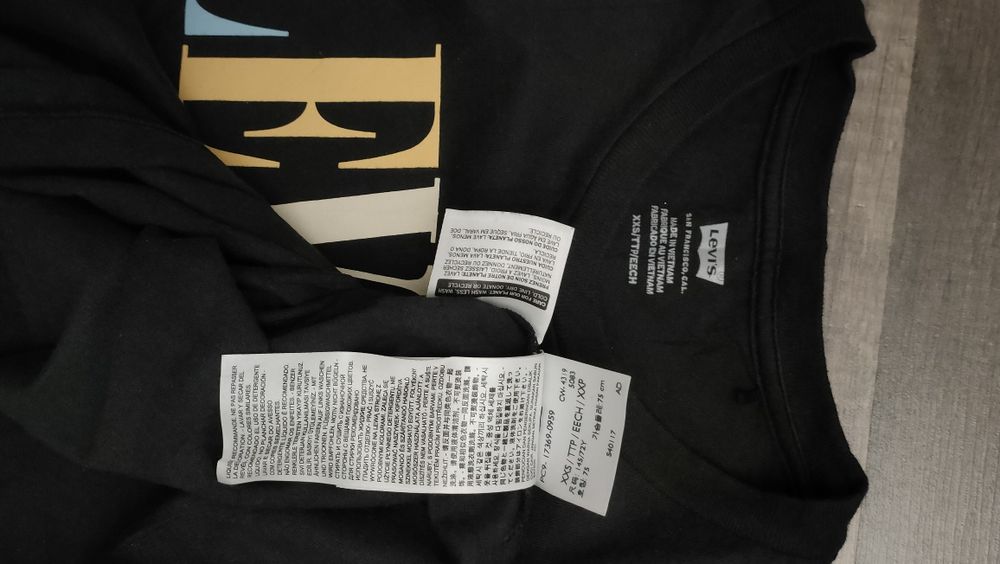 świetny nowy t-shirt Levi's