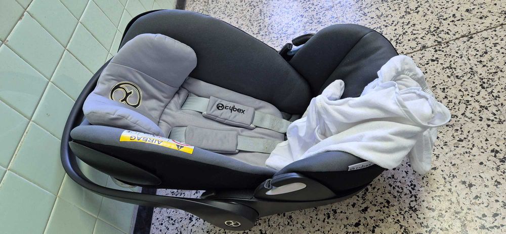 Cadeira de bebe para automével da marca Cybex