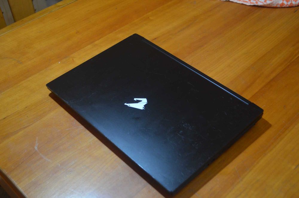 GAMING BEAST: Aorus i7 10th | RTX 2060 6GB | 144Hz