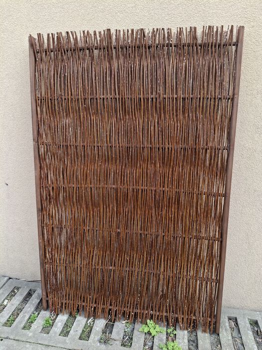 Płot wiklinowy , przyslona , ogrodzenie.