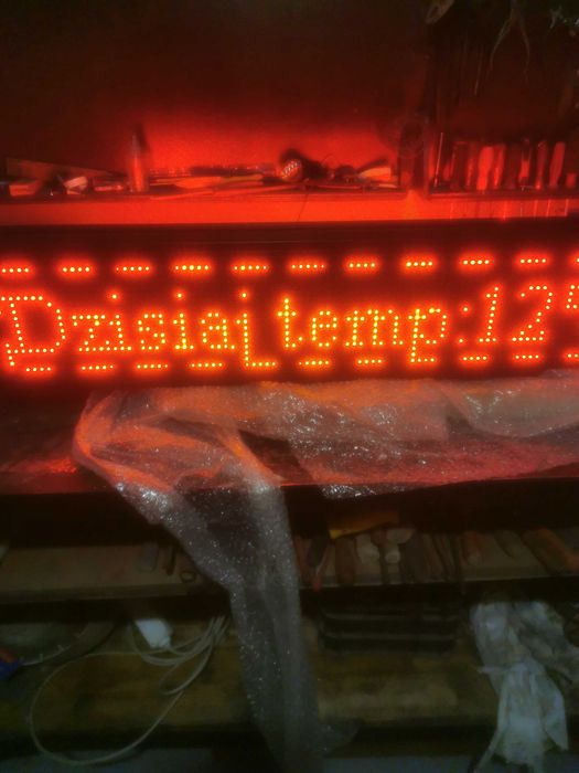 Wyświetlacz ledowy dwustronny zewnętrzny.