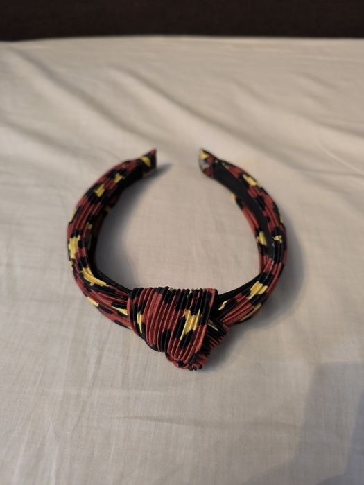 Обруч на голову в хорошем состоянии