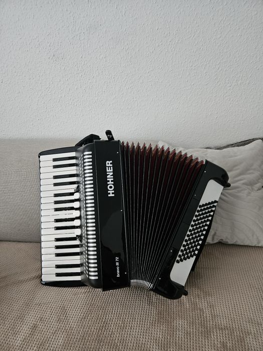 Hohner Bravo III , 72 basy , jak nowy !