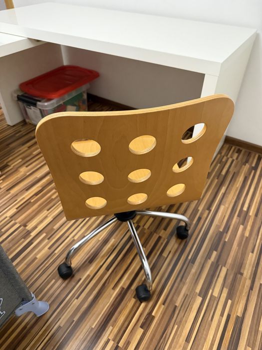 MALM Biurko + krzesło ikea z wysuwanym panelem, biały, 151x65 cm