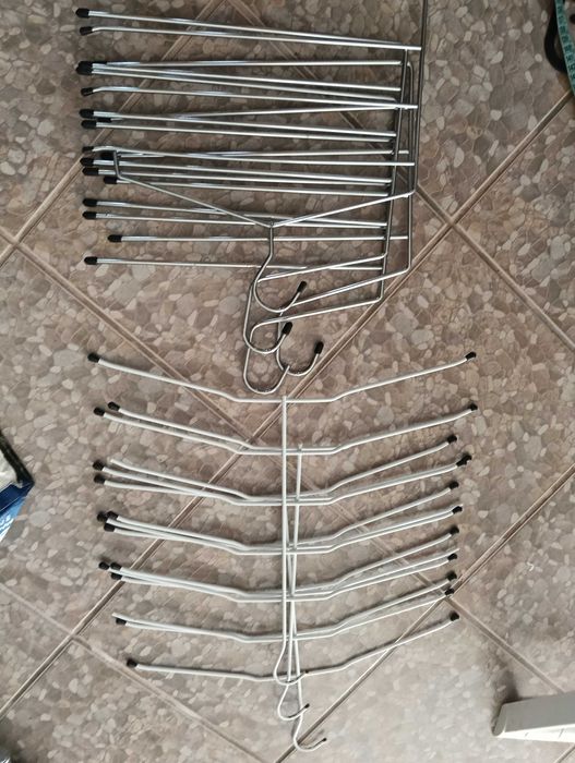 Conjunto de cabides para camisas e calças