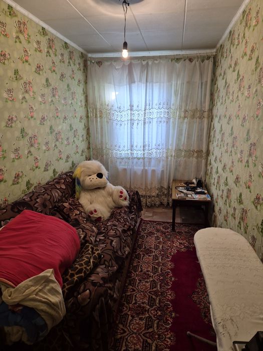 Продам пів будинку район 1 школи