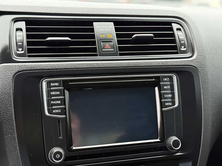 Volkswagen Jetta      2016