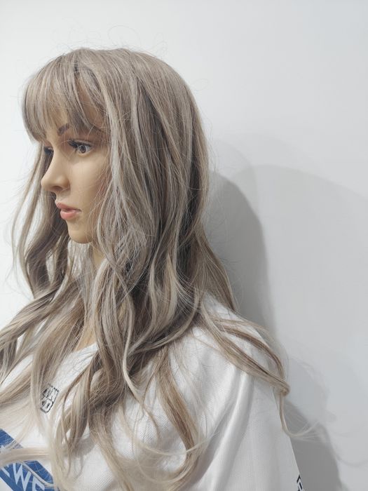peruka blond popielaty falowana z grzywką nowa