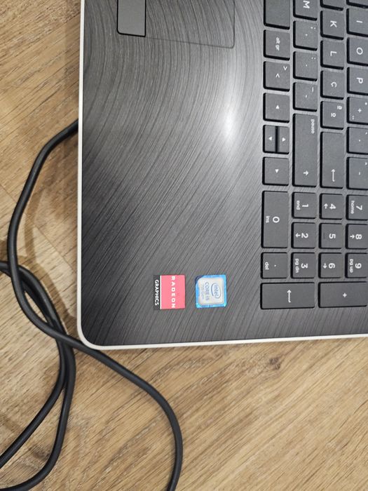 Portátil HP 15.6" | Intel i5 7ª Gen | AMD Radeon
