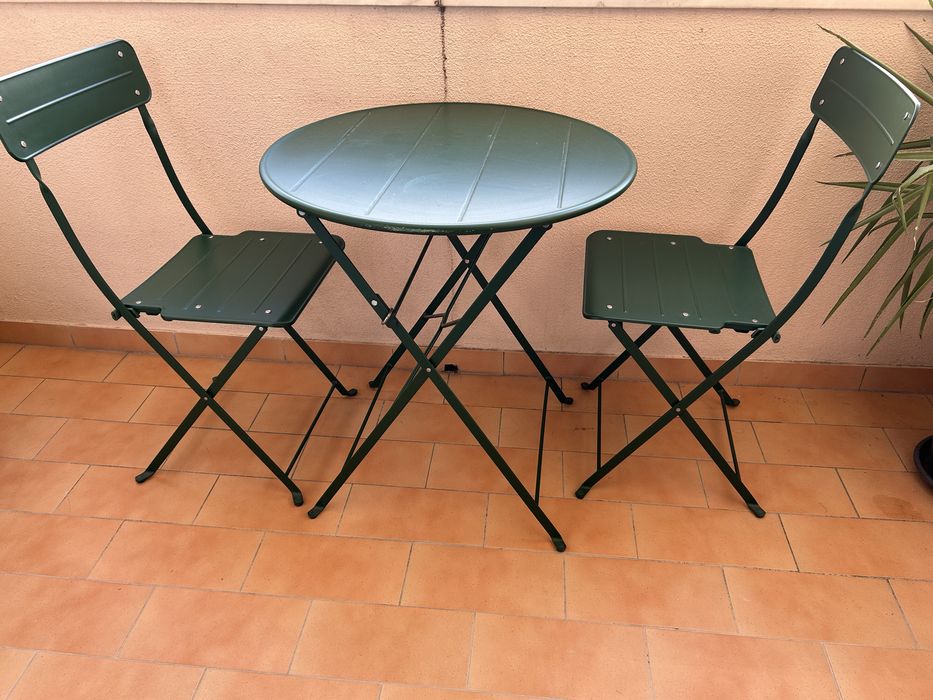 Conjunto mesa e cadeiras Sundso Ikea como novas