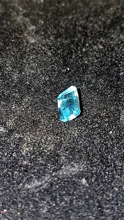 Apatita Natural Neon Blue Extra 1,75 ct – Brasil