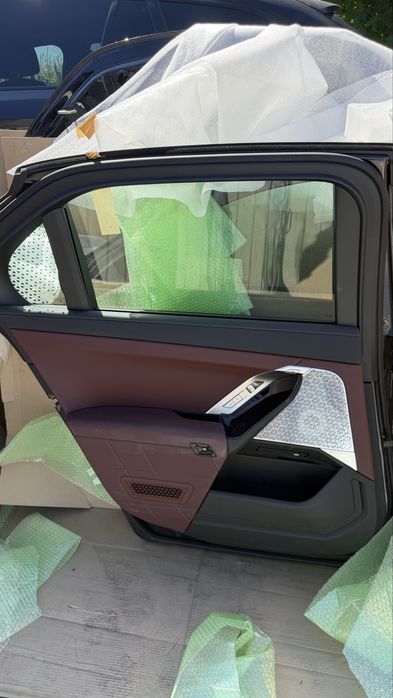 Bmw g70 i7 , двері , ліва сторона , 416 колір, Наявність.