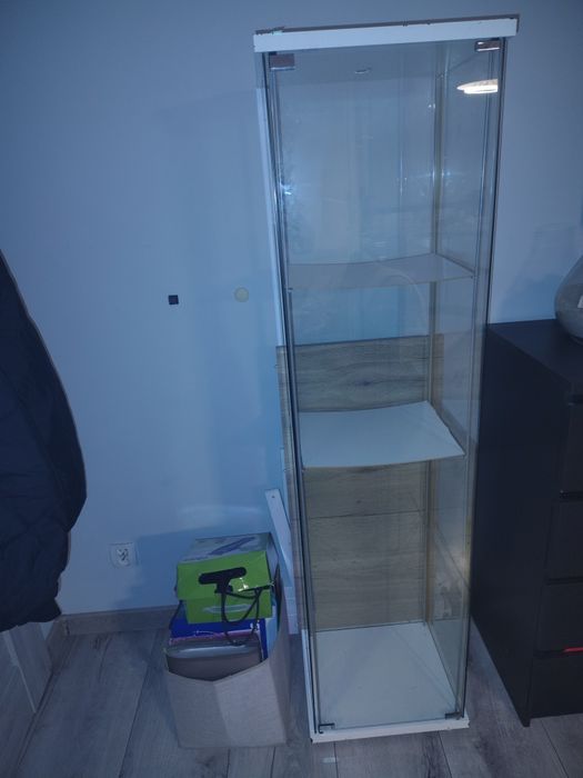 Szklana witryna 180cm