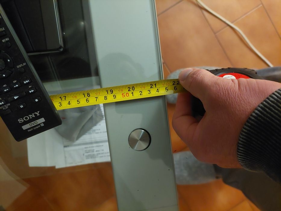 Móvel de televisão rotativo em metal e vidro