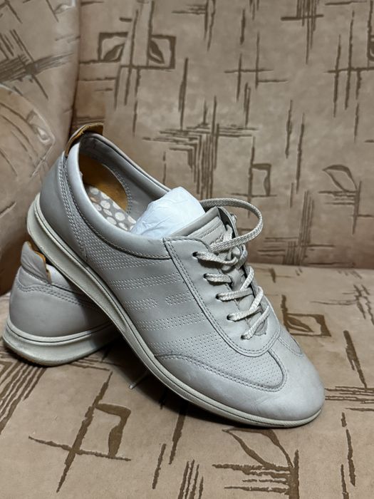 Кросівки  39 розмір