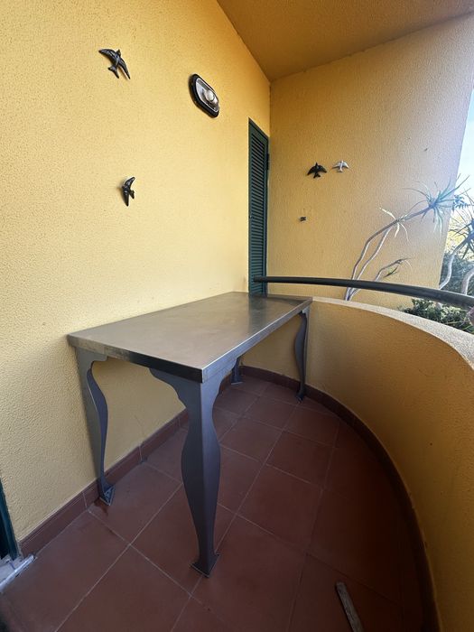 Mesa em Metal Inox (aço) com Pés Trabalhados – 120x60 cm