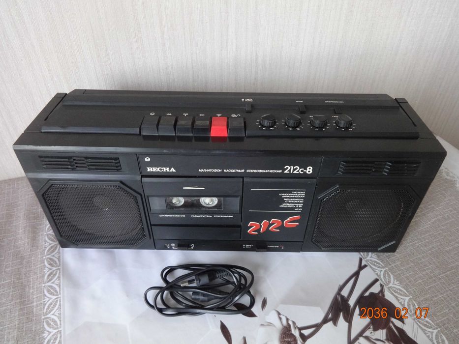 Стереофонический переносной кассетный магнитофон "Весна М-212С-8"