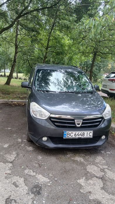 Dacia Lodgy 2013р 1,5 дизель 110 коробка 6ст.