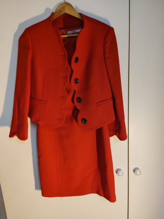 Lindo Fato Vermelho de Casaco e Vestido RED Valentino
