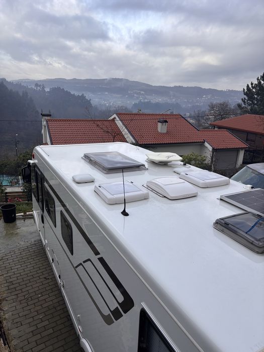 Antena parabolica para autocaravana marca Oyster automatica