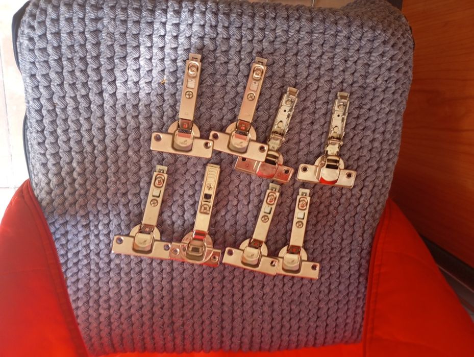 Dobradiças para portas armários etc 40 pelo menos