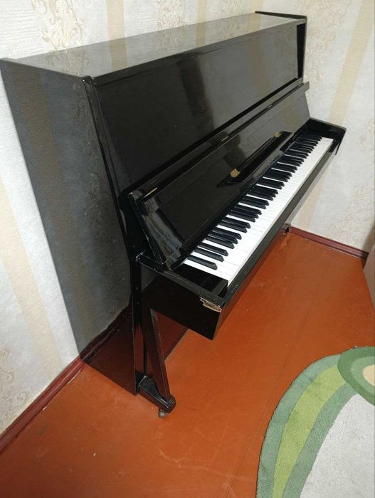 Віддам Фортепіано "Україна"