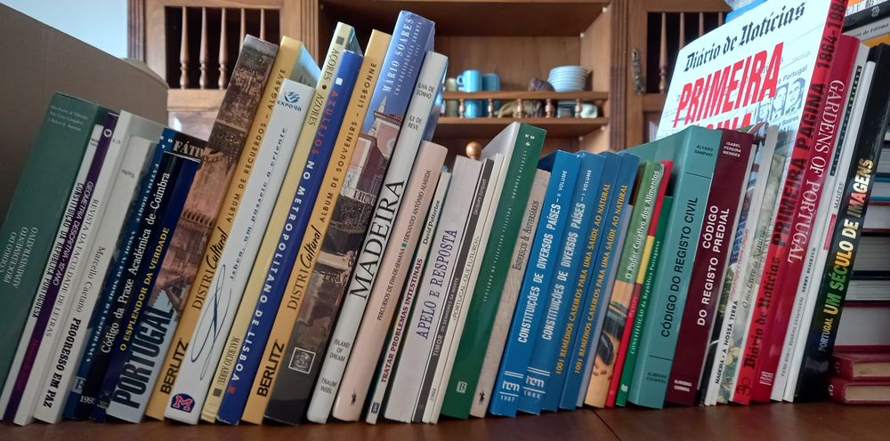 Livros antigos novos e usados
