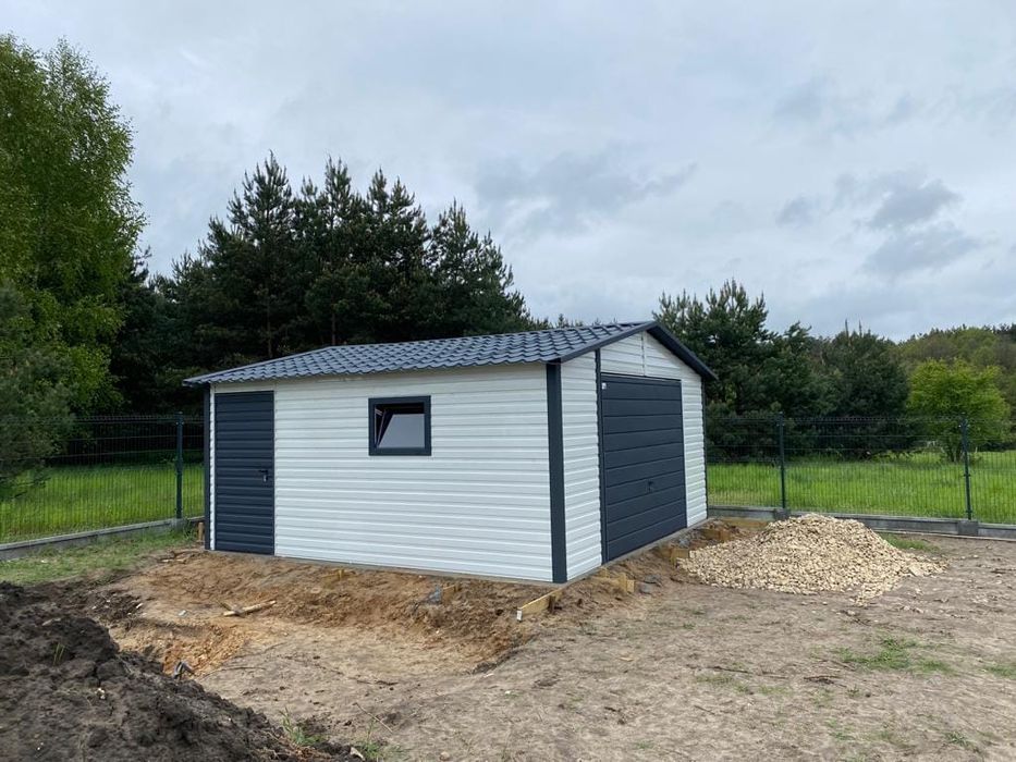 Garaż jednostanowiskowy 5x5 m - Dach dwuspadowy, Brama uchylna, Szara