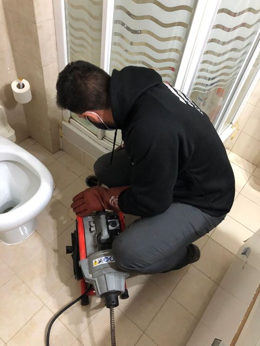 Desentupimento de Esgotos e Canalizador