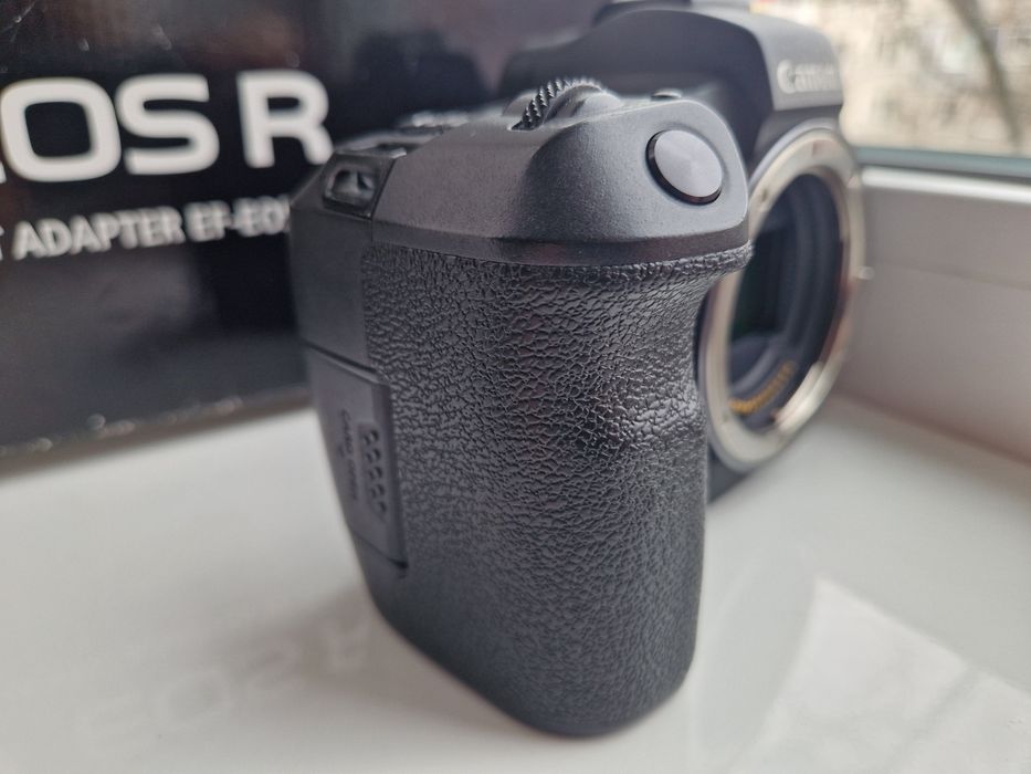 Canon EOS R повний кадр