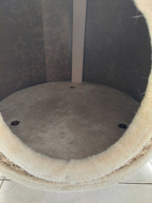 Casinha/ Arranhador para gatos