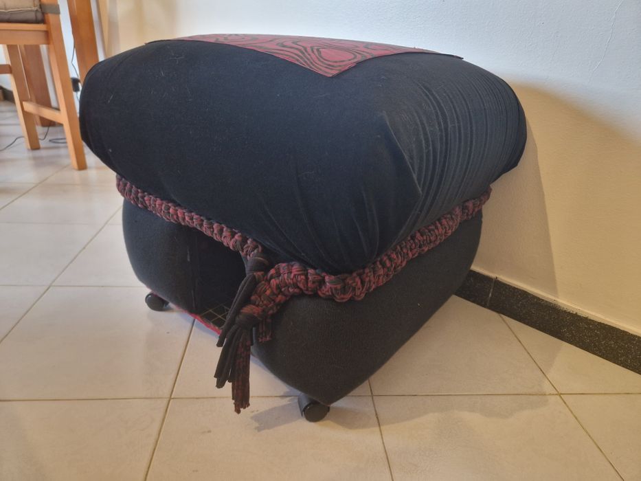 Banco com toca para gato