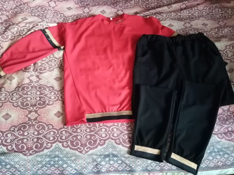 Костюм женский р. 48,