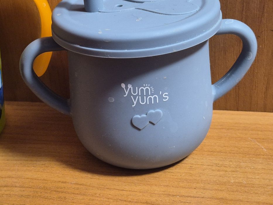 Дитячі поїльники:  Munchkin+  Yum Yum's