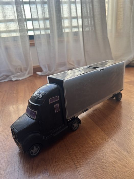 Camião para guardar carros