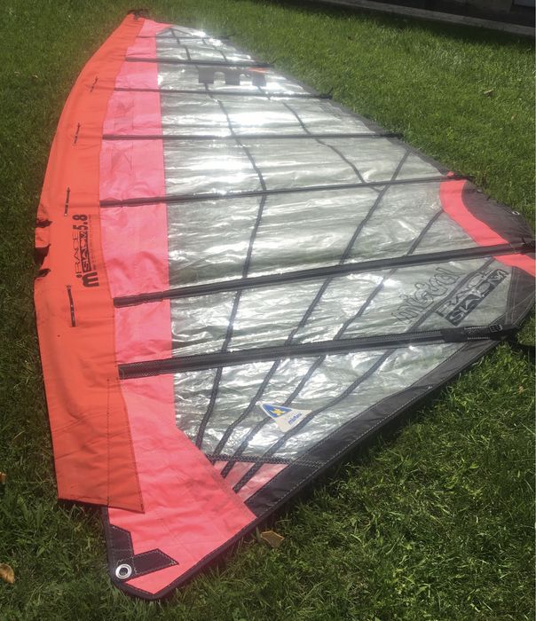 Vela Mistral 5.8 com 4 cambers