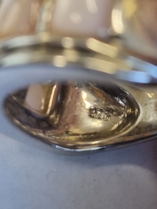 Srebrny pierścionek pięknie ozdobiony próba 925.