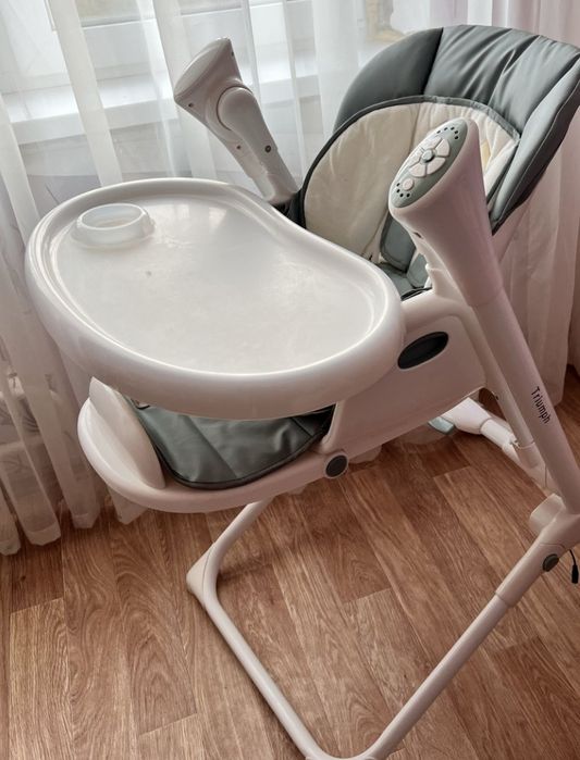 Шезлонг - гойдалка, стільчик для годування Carrello Triumph CRL-10302