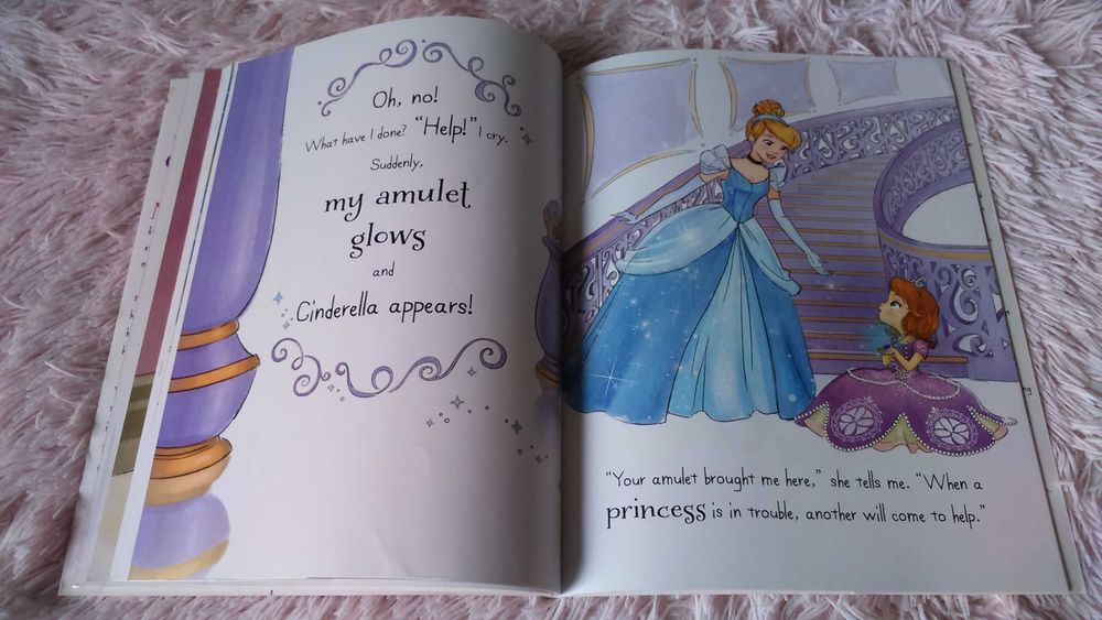 Дитяча книга англійською  про принцесу Софію  "Sofia the First "