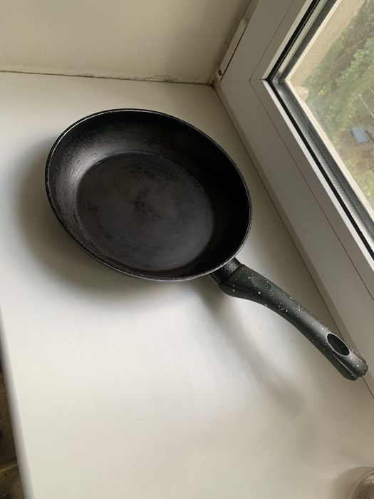 Сковорода б/у диаметр 24см