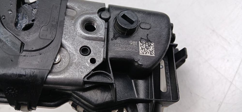 Fechadura / fecho porta frente esquerdo CITROËN C3 III (SX)