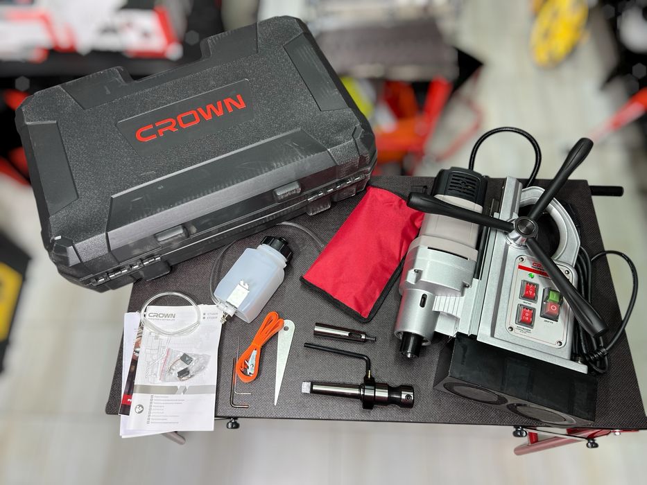 Магнитный сверлильный станок Магнитная дрель CROWN CT32030 BMC - 1800 Вт, регул. об., реверс