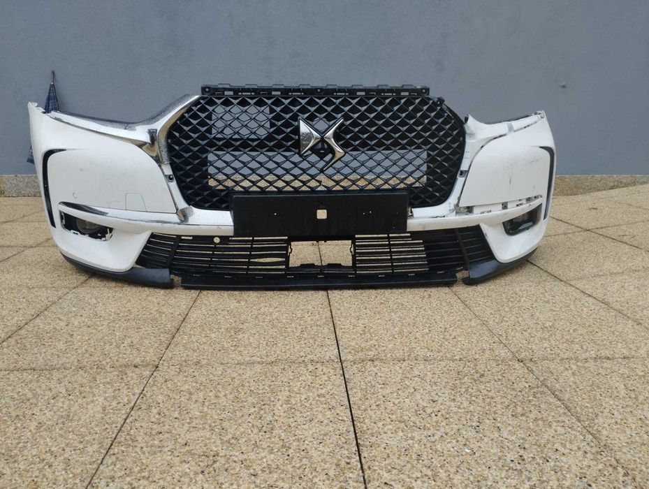 Material de frente DS7 inclui farois led vision + capô