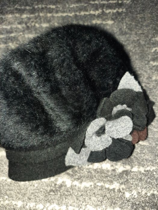 Czapka damska ..