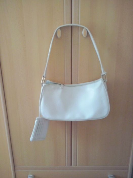 Biała torebka na ramie
