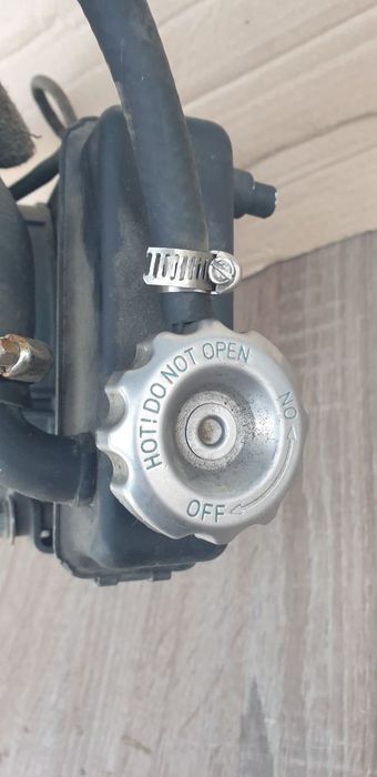 Радіатор охолодження з вентилятором.