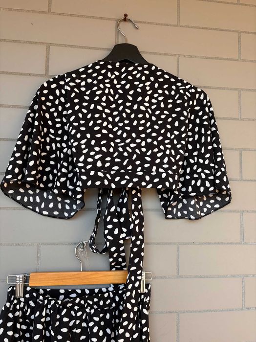 Conjunto top e saia novo